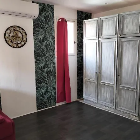 아파트 F1 Bas De Villa, Calme, Proche Plage Et Commerces *